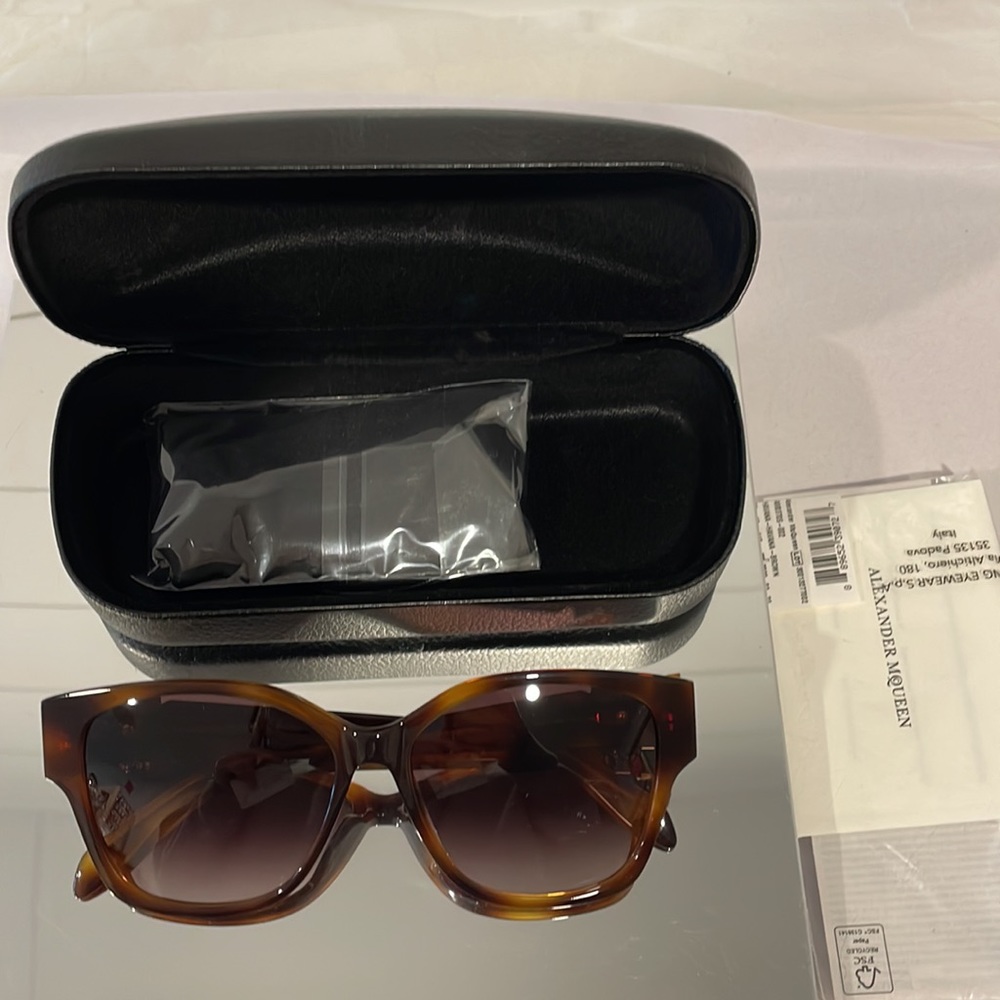 ALEXANDER MCQUEEN BUTTERFLY AM0370S-002 WOMEN'S SUNGLASSES - Picture 2 of 12